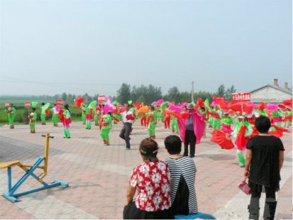 后头乡村民“大秧歌”扭出农名风采