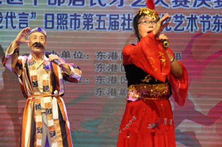 辽宁东港社区文化艺术节搭建平民舞台