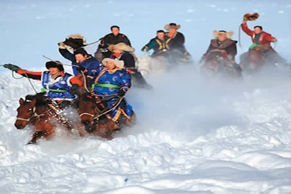 <b>“冷冰雪，热旅游”中国游客爱上冬季“候鸟游”</b>