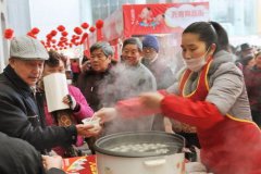 四川成都：元宵商品交易会启幕 10万种吃穿用商品陪你一起闹元宵