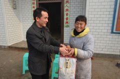 国网宜宾：供电员工新春下乡走“穷亲”