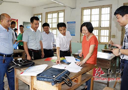 <b>秦山成深入新田乡镇督查脱贫攻坚工作</b>
