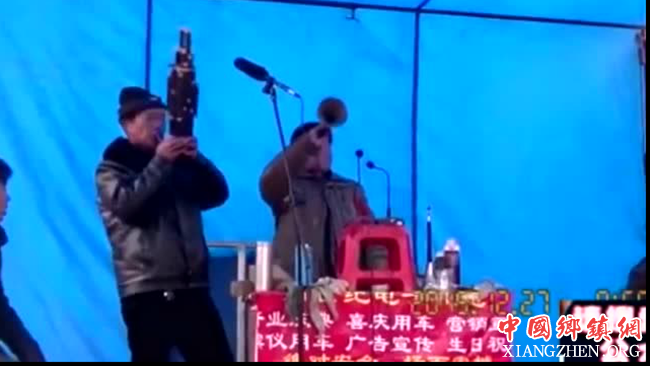 农村大叔表演骏马奔驰保边疆的绝活！