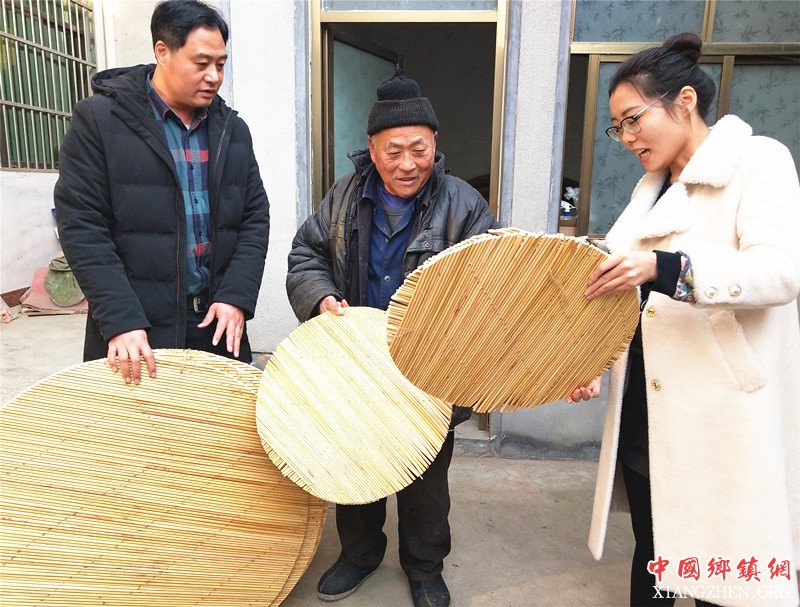 <b>山东郯城：生态健康“锅拍子”卖巧钱</b>