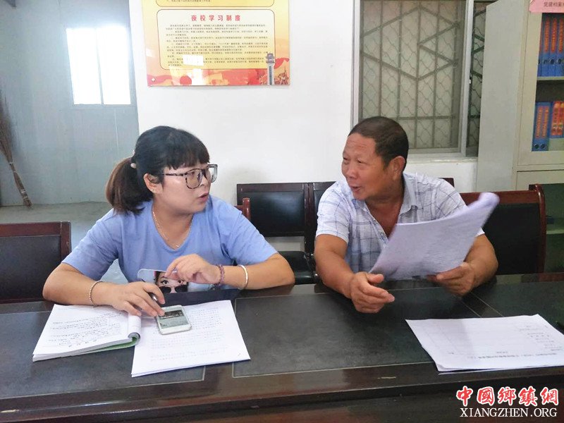 <b>脚下有泥土  心中怀民情</b>