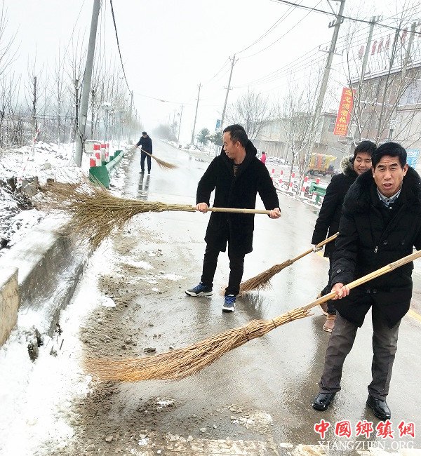 安徽省龙扬镇：党员破冰除雪暖人心