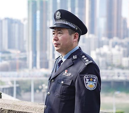 <b>“片儿警”高万禄：居民大小事当成自家事</b>