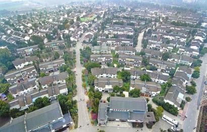 <b>战旗村的幸福生活</b>