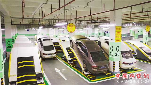<b>全国首个“平面斜置式”智能停车库在重庆投用</b>