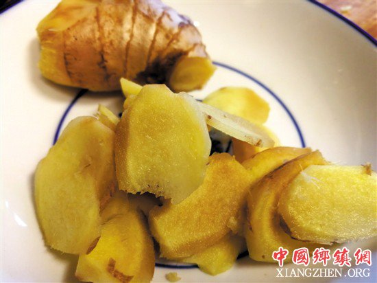 <b>泡脚水中加味药，驱寒养生效更好</b>