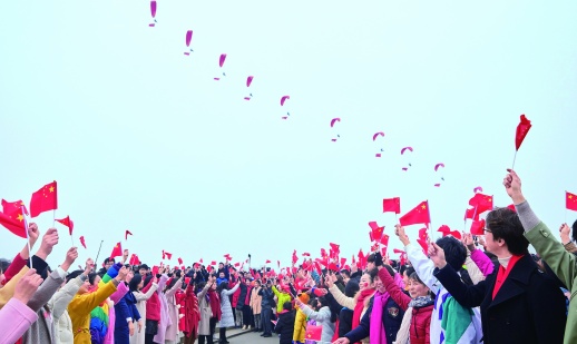 <b>橘子洲头万人同唱《我和我的祖国》</b>