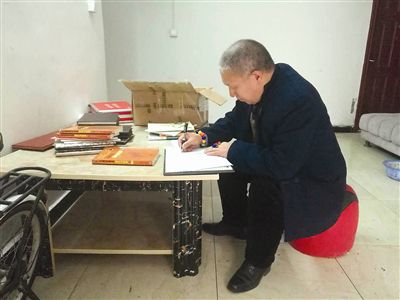 <b>四川泸州：“农民数学家”边打工边研究数学 出版15本著作</b>