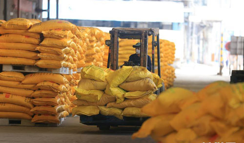 <b>抢运化肥保春耕</b>