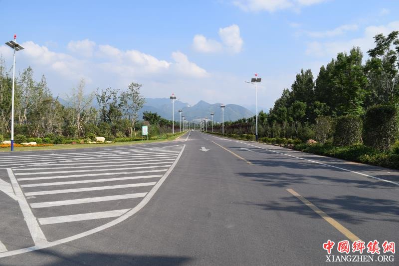 <b>安徽高塘镇：建好四好公路，服务红色发展</b>