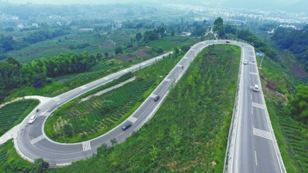 <b>建好四好农村路 助力乡村振兴</b>