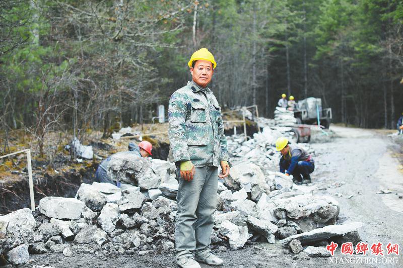 <b>地震中的逆行者牛玉奎：用勤劳双手重现美丽九寨沟</b>