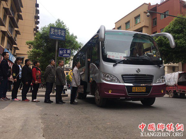 <b>川渝携手开通首条跨省农村客运班车</b>