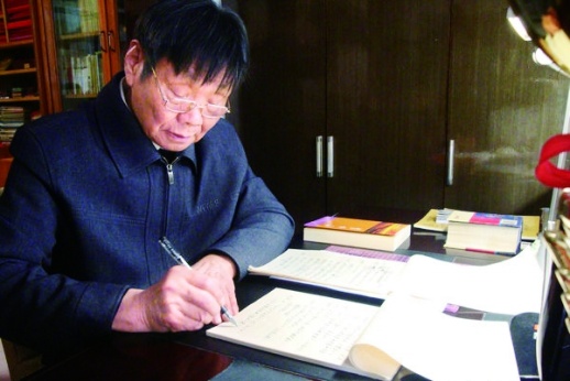 农民剧作家黄士元：脚沾泥土香 戏赢满堂彩