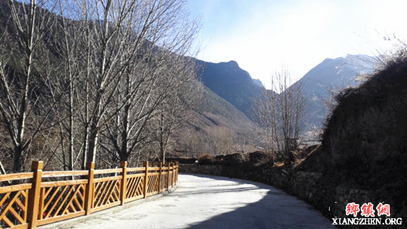 <b>泸州投入1793万为乡城县村民铺上奔康路</b>