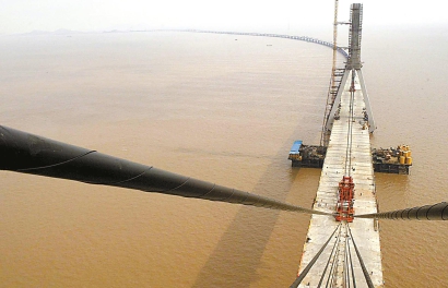 <b>首座外海跨海大桥东海大桥全线贯通</b>