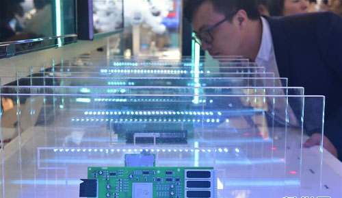 <b>用数字之光照亮美好未来</b>