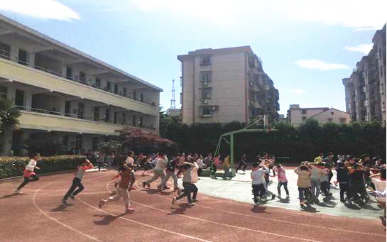 <b>教会孩子避险自救</b>