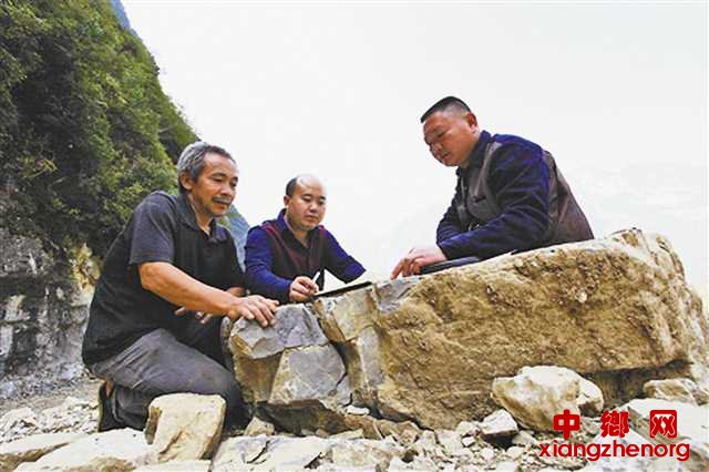 <b>巫山“愚公”毛相林：让“绝壁天路”变成致富路</b>