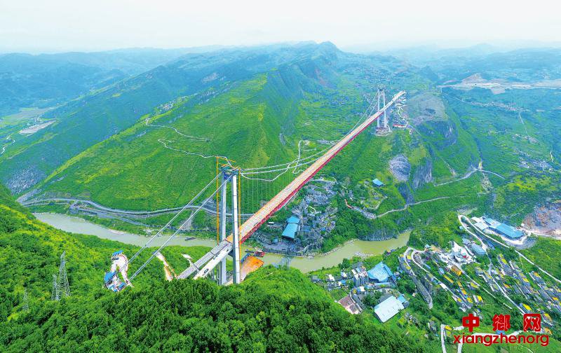 <b>建设中的赤水河大桥</b>