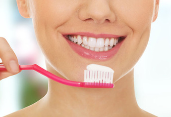 <b>专家：晨起后应先刷牙再喝水 饭后不宜立即刷牙</b>