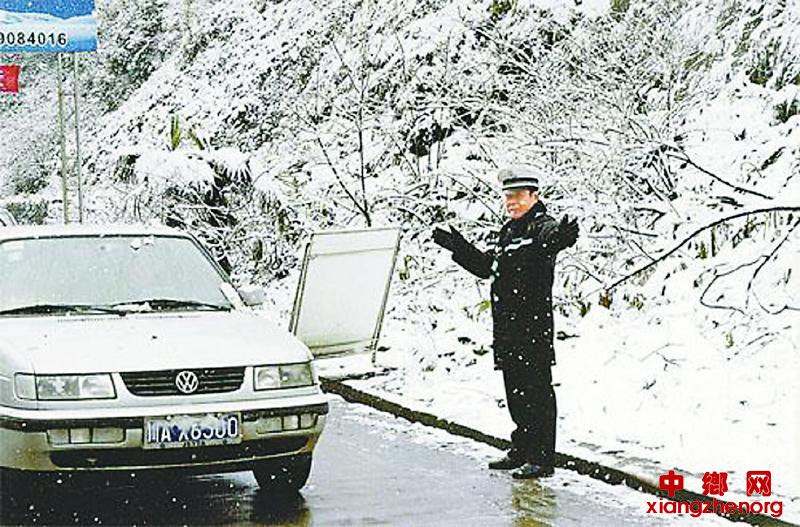<b>成都市大邑县公安局民警谭东：把忠诚写在雪山之上</b>