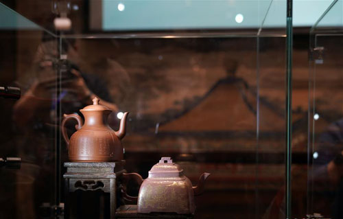 <b>仿宫廷紫砂器监制项目亮相故宫博物院</b>