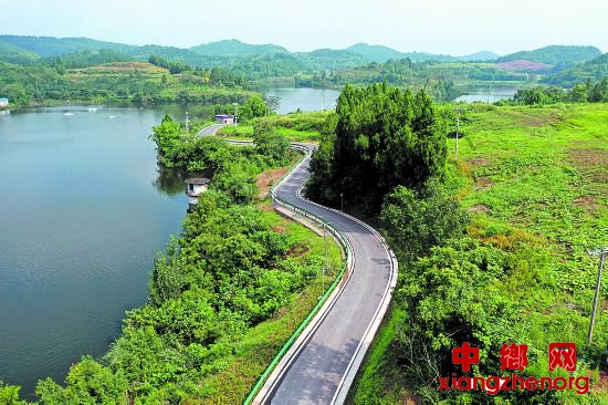 <b>成都：500多公里新路 修进东进热土</b>