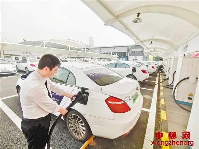 <b>西南最大电动汽车快速充电站在渝开业</b>