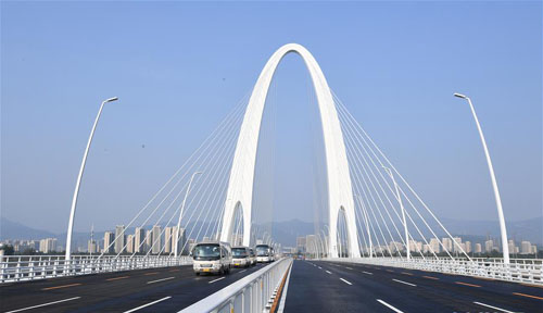 <b>北京：新首钢大桥开通</b>