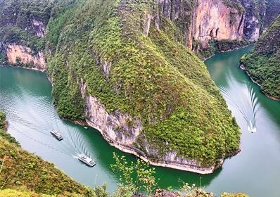 <b>小三峡里有条世界上最大的“鱼”</b>