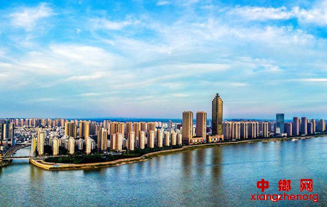 昔日脏乱差今朝景观带 记者夜游芜湖十里江湾感受长江之美