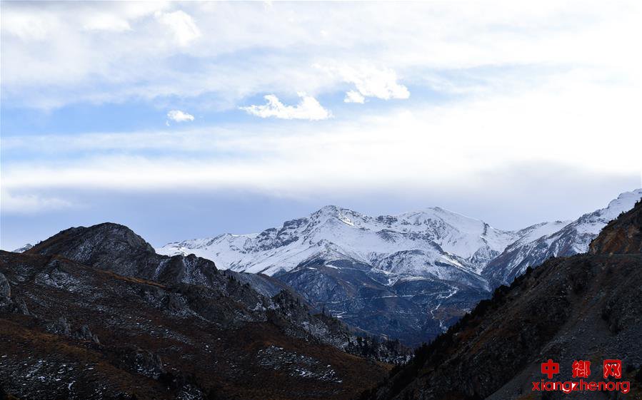 青海玉树：冬日高原美如画