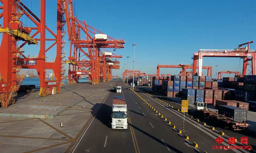 唐山港无人驾驶集装箱卡车投入试运行