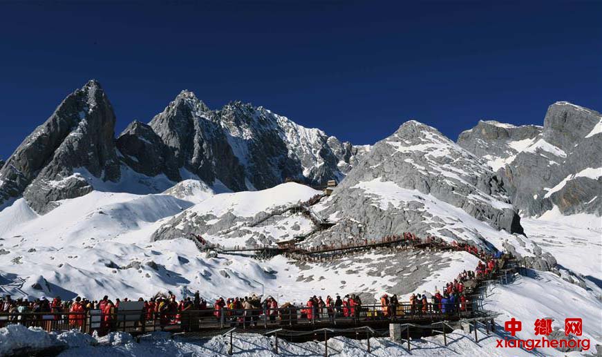 云南丽江：玉龙雪山景色壮美