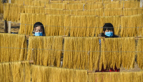 <b>手工制粉助增收</b>