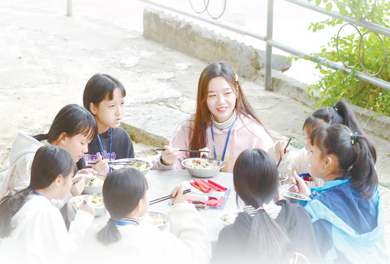 <b>高校成为脱贫攻坚生力军</b>