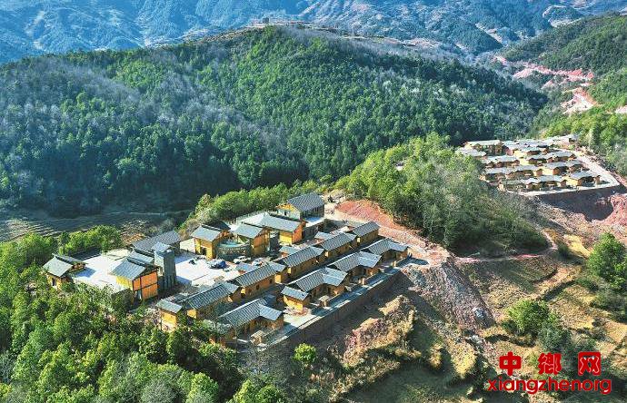 <b>昭觉县三岔河乡三河村通村油路建成</b>