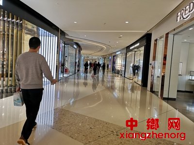 <b>以商圈回暖助力经济复苏</b>