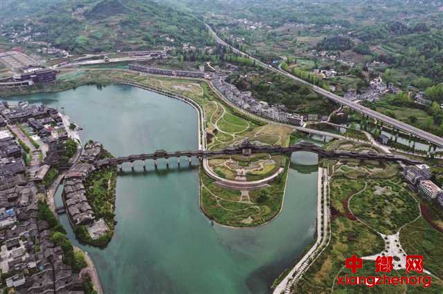 <b>重庆黔江：水乡春浓古镇美</b>