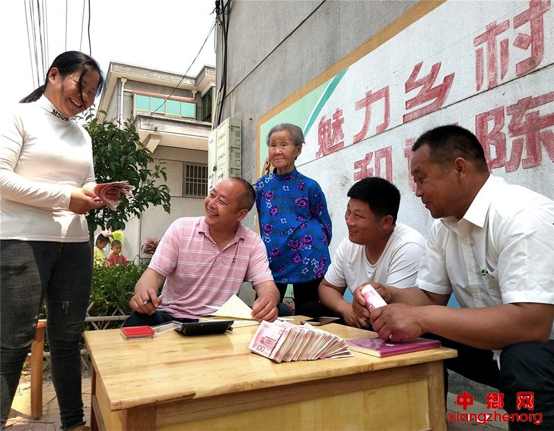 <b>山东郯城：土地找“保姆” 农民当“地主”</b>