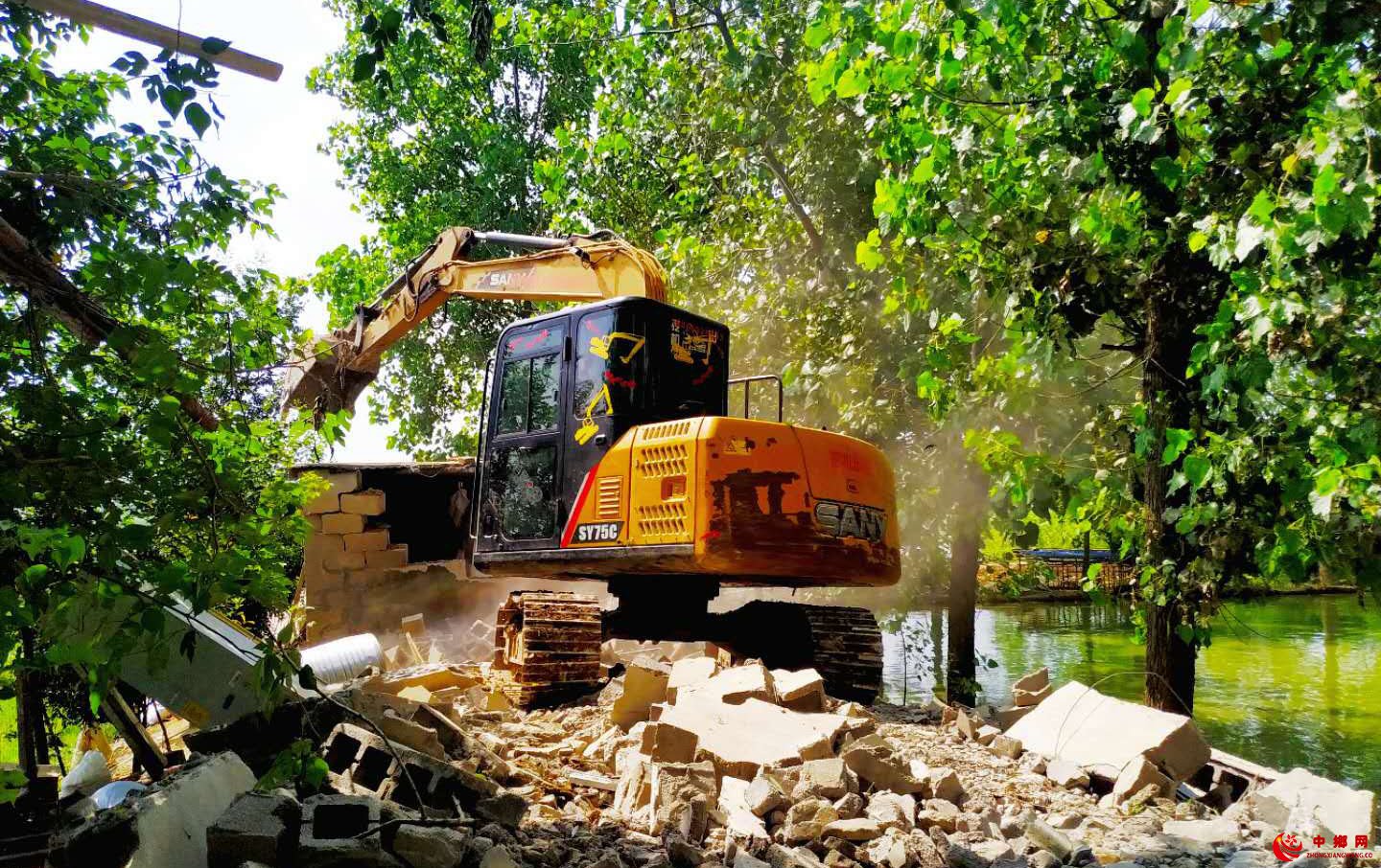 <b>安徽省凤阳县大庙镇依法强拆一处违建</b>