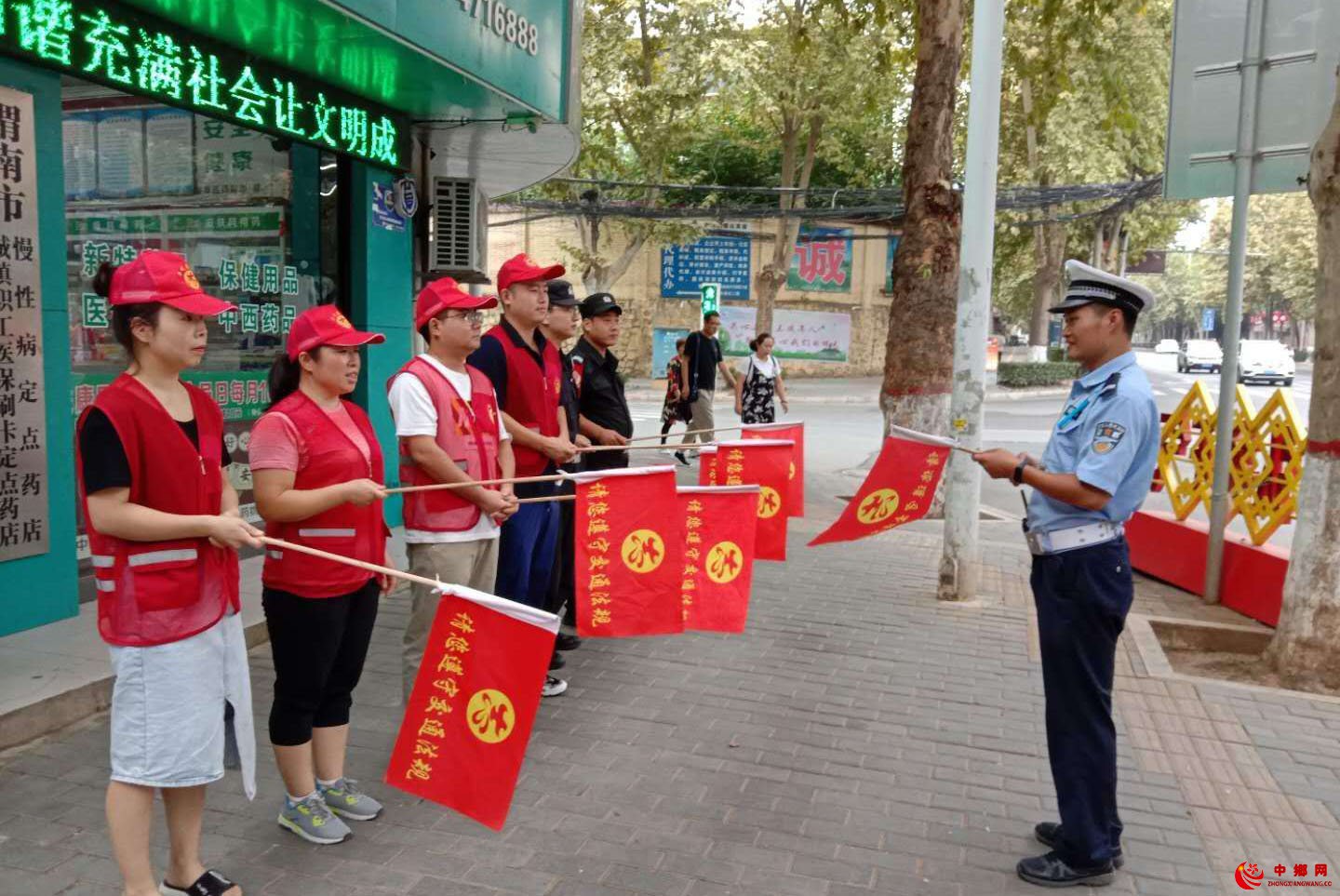 <b>陕西省杏林镇：文明交通劝导，助力“创文”添色彩</b>