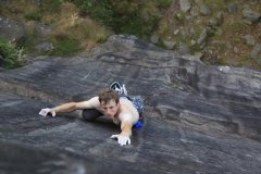 <b>英国猛男23小时徒手攀上1800米高悬崖</b>