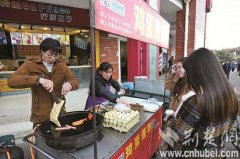 <b>80后电视编导辞职卖鸡蛋灌饼 月入1.5万元</b>