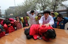 <b>踩踏自救知识走进泸州校园</b>